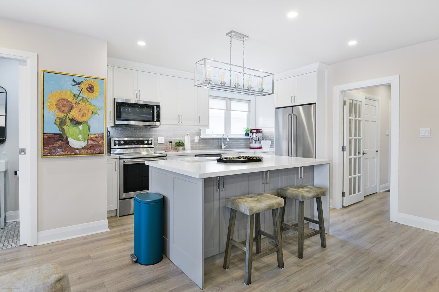 Kitchen & dining