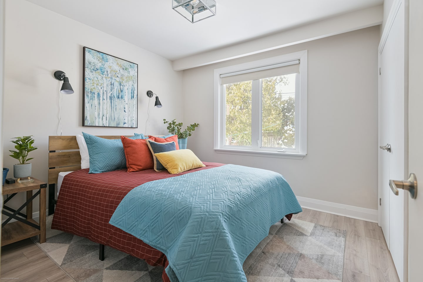 Queen bedroom