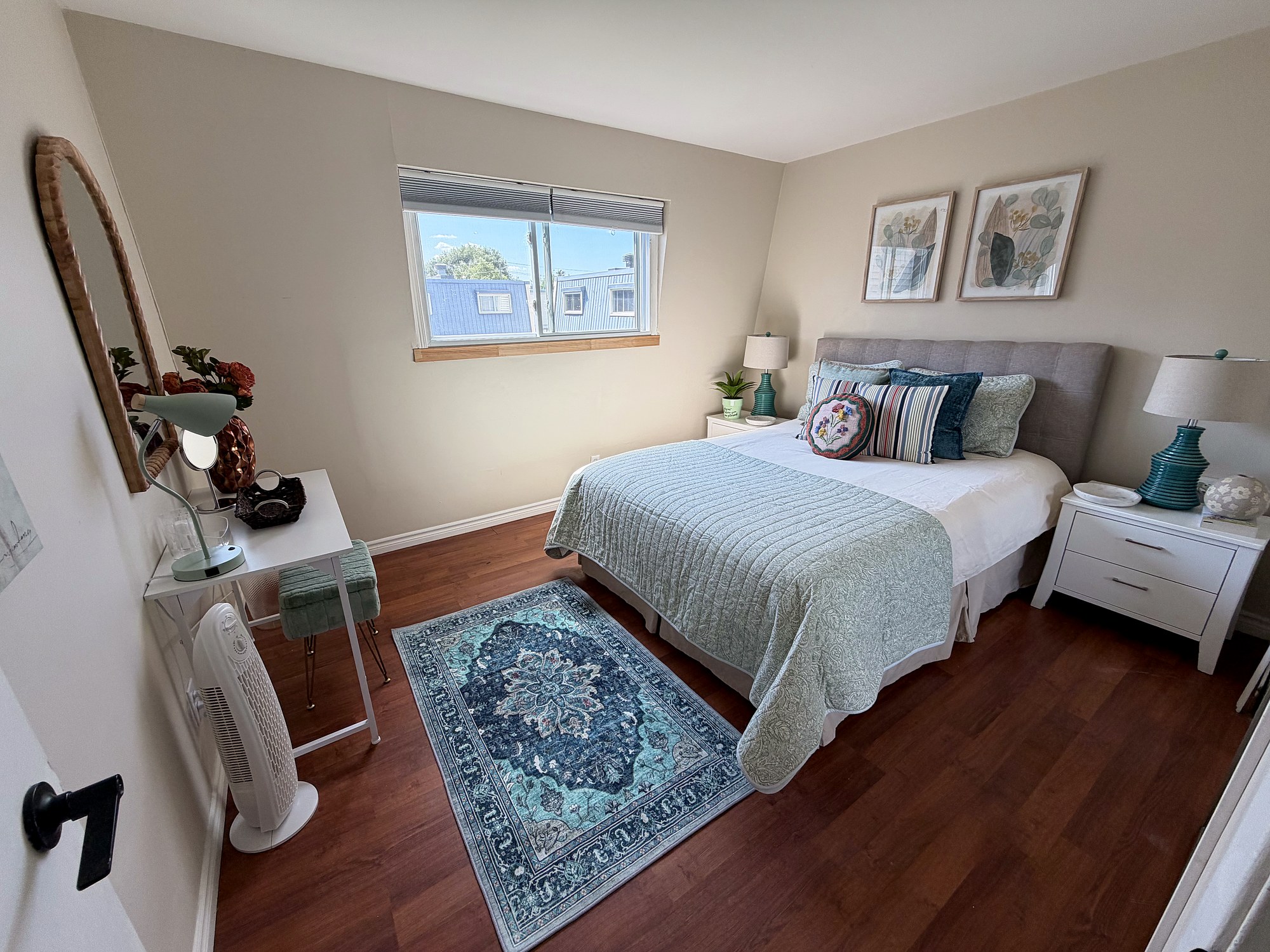 Twin bedroom