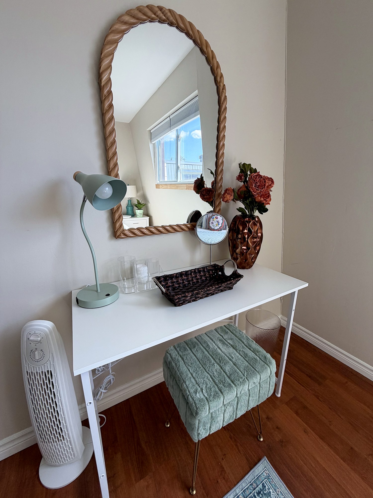 Writing desk & mirror