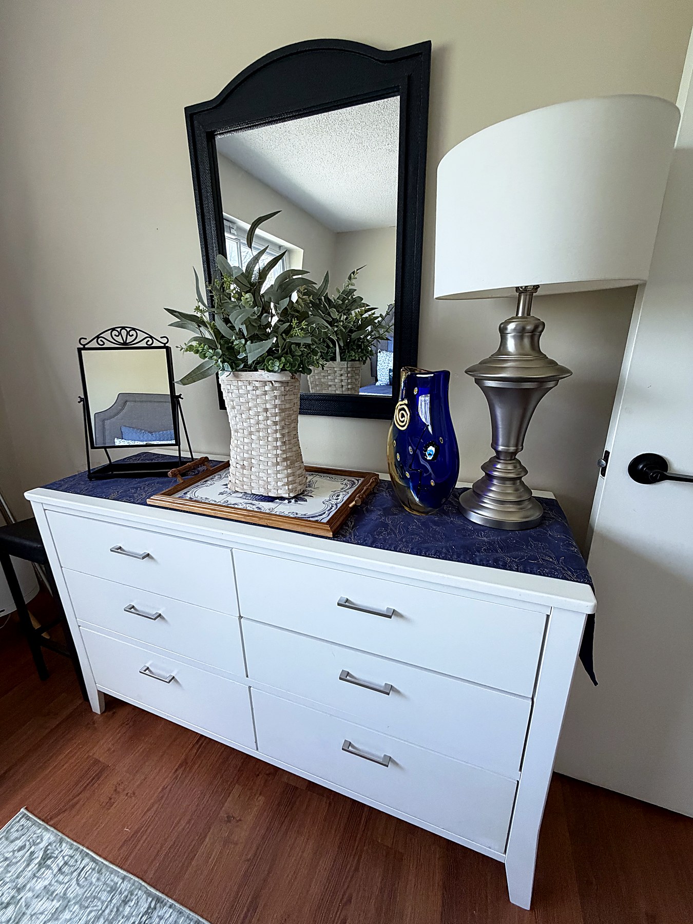 Dresser & vanity mirror